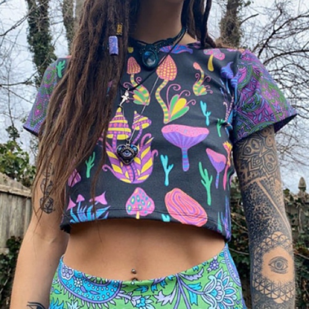 Shroomie crop tee